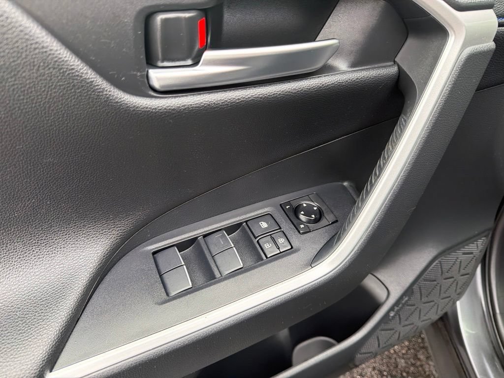 Used 2020 Toyota RAV4 XSE AWD/4WD image 24