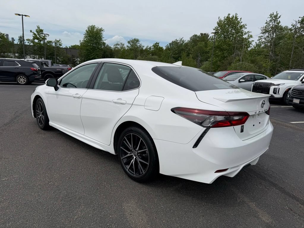 Used 2024 Toyota Camry SE FWD image 3