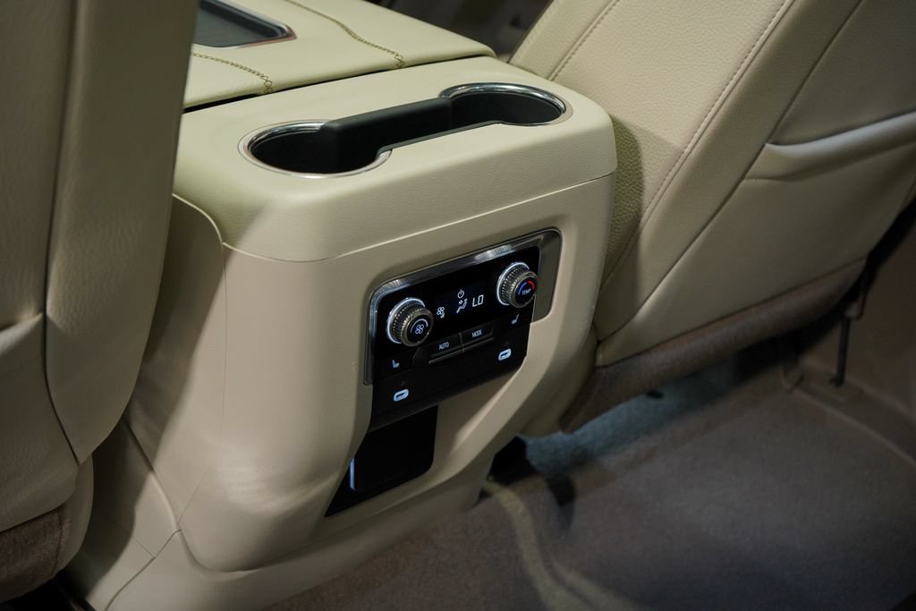 Used 2024 GMC Yukon Denali AWD/4WD image 10