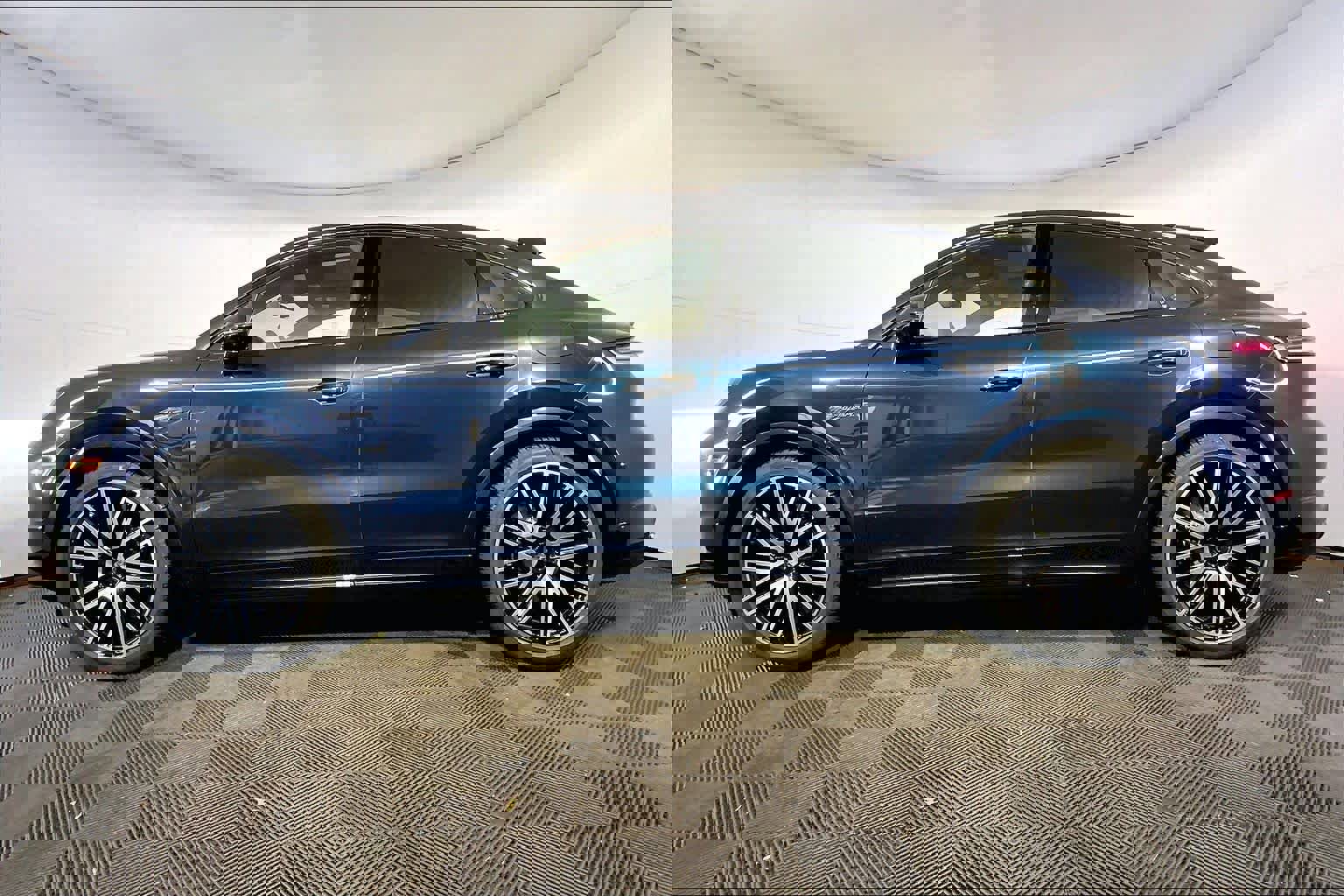 New 2026 Porsche Cayenne Turbo image 2