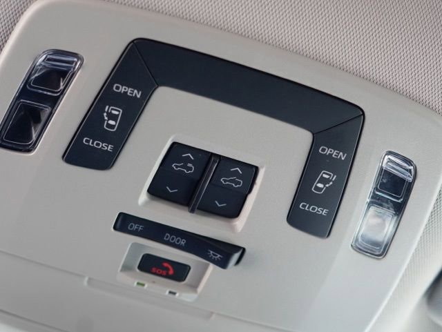 Certified 2024 Toyota Sienna LE image 37