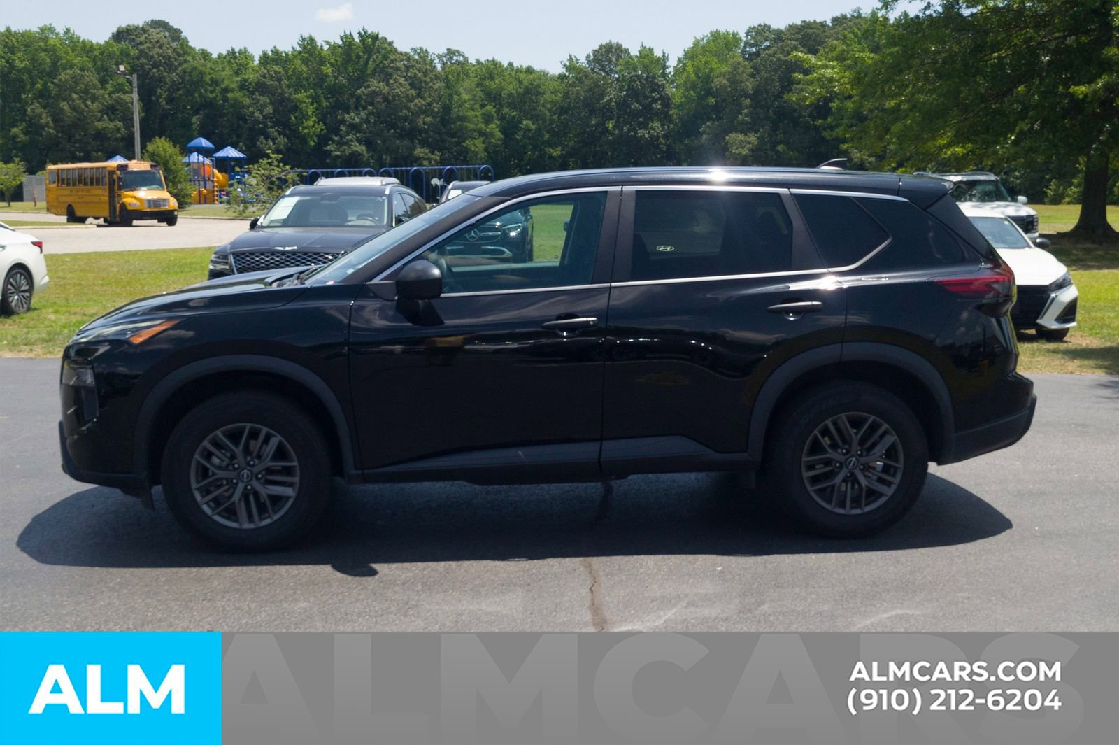 Used 2024 Nissan Rogue S FWD image 11