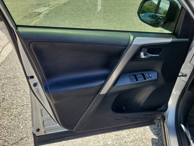 Used 2018 Toyota RAV4 XLE FWD image 15