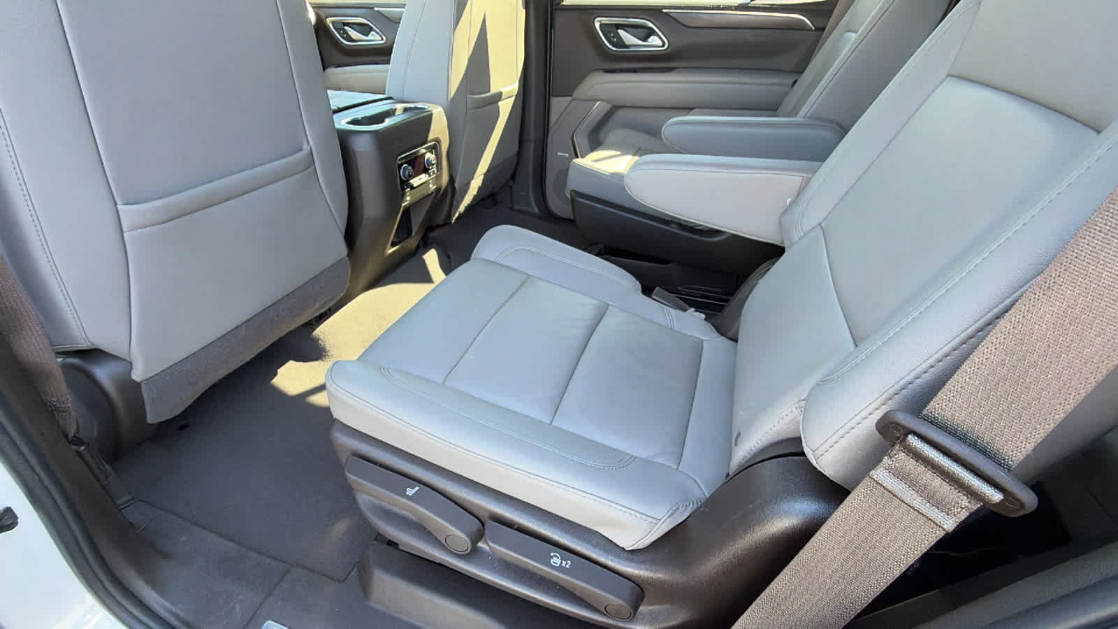 Used 2022 Chevrolet Tahoe Z71 w/ Luxury Package AWD/4WD image 24