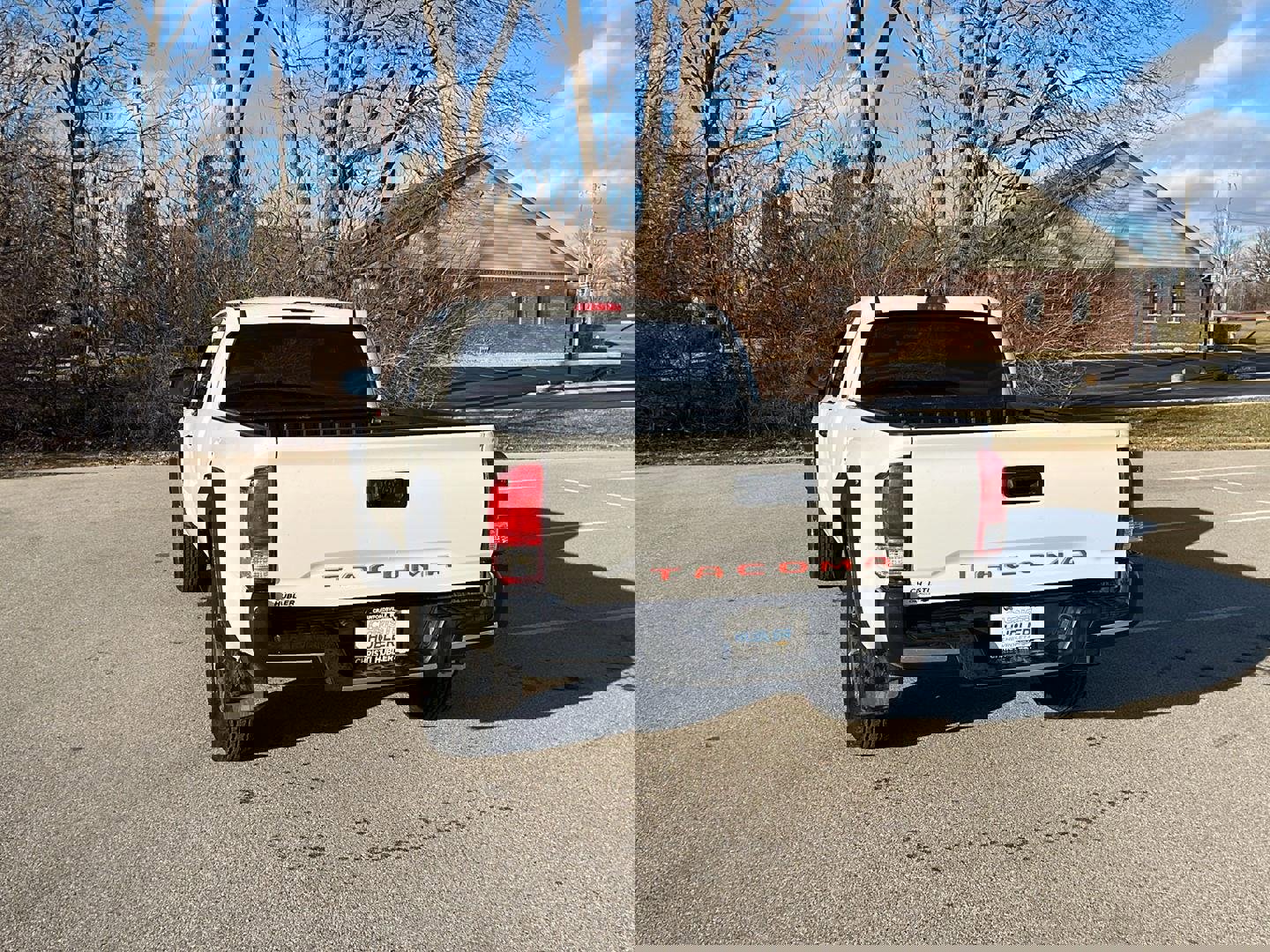 Used 2017 Toyota Tacoma SR image 3