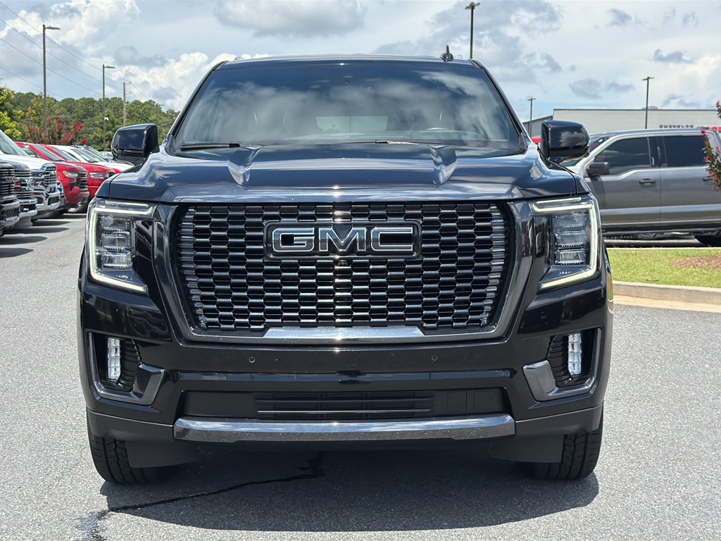 Used 2023 GMC Yukon XL Denali Ultimate AWD/4WD image 3