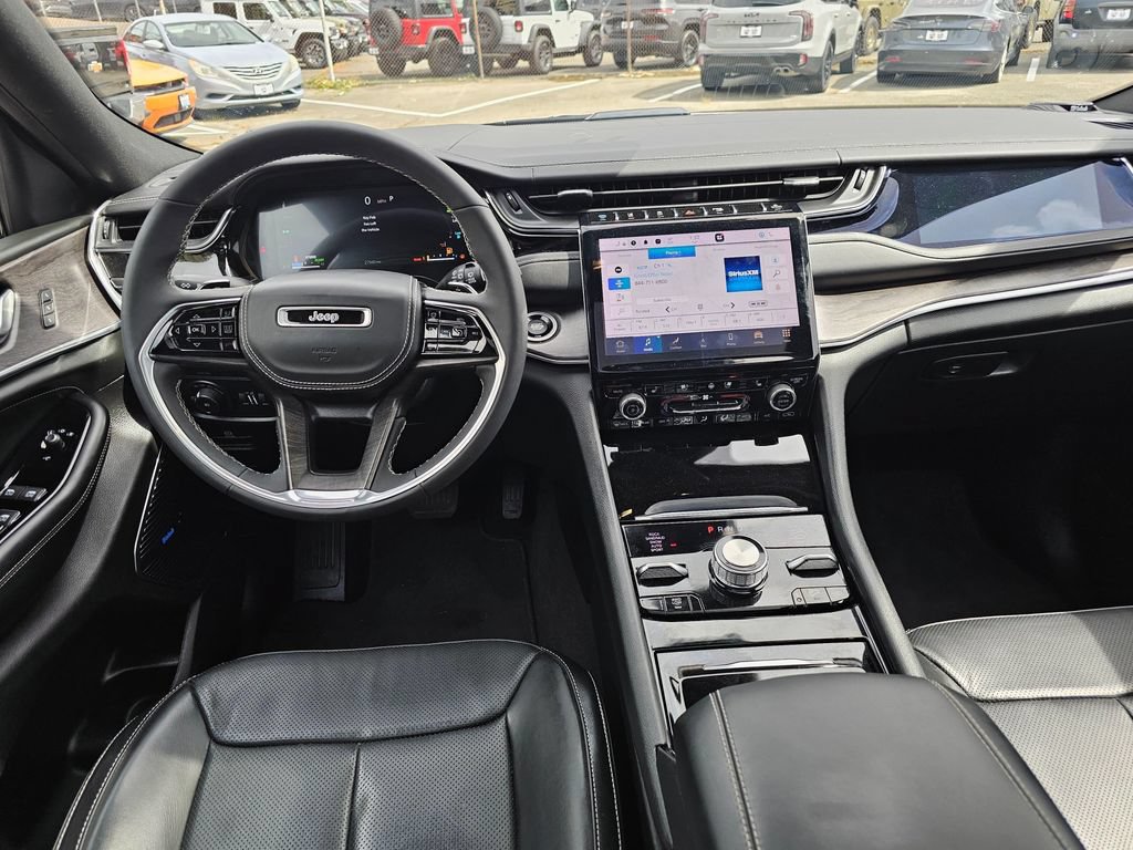 Used 2022 Jeep Grand Cherokee Overland AWD/4WD image 18