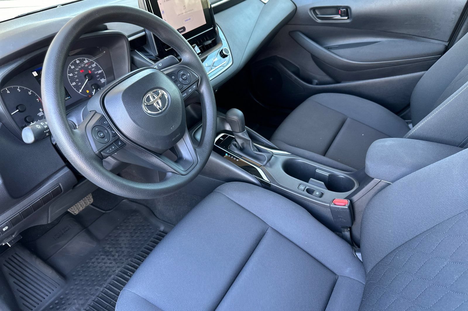 Used 2025 Toyota Corolla LE FWD image 10