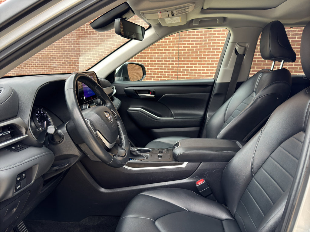 Used 2024 Toyota Highlander XLE image 11