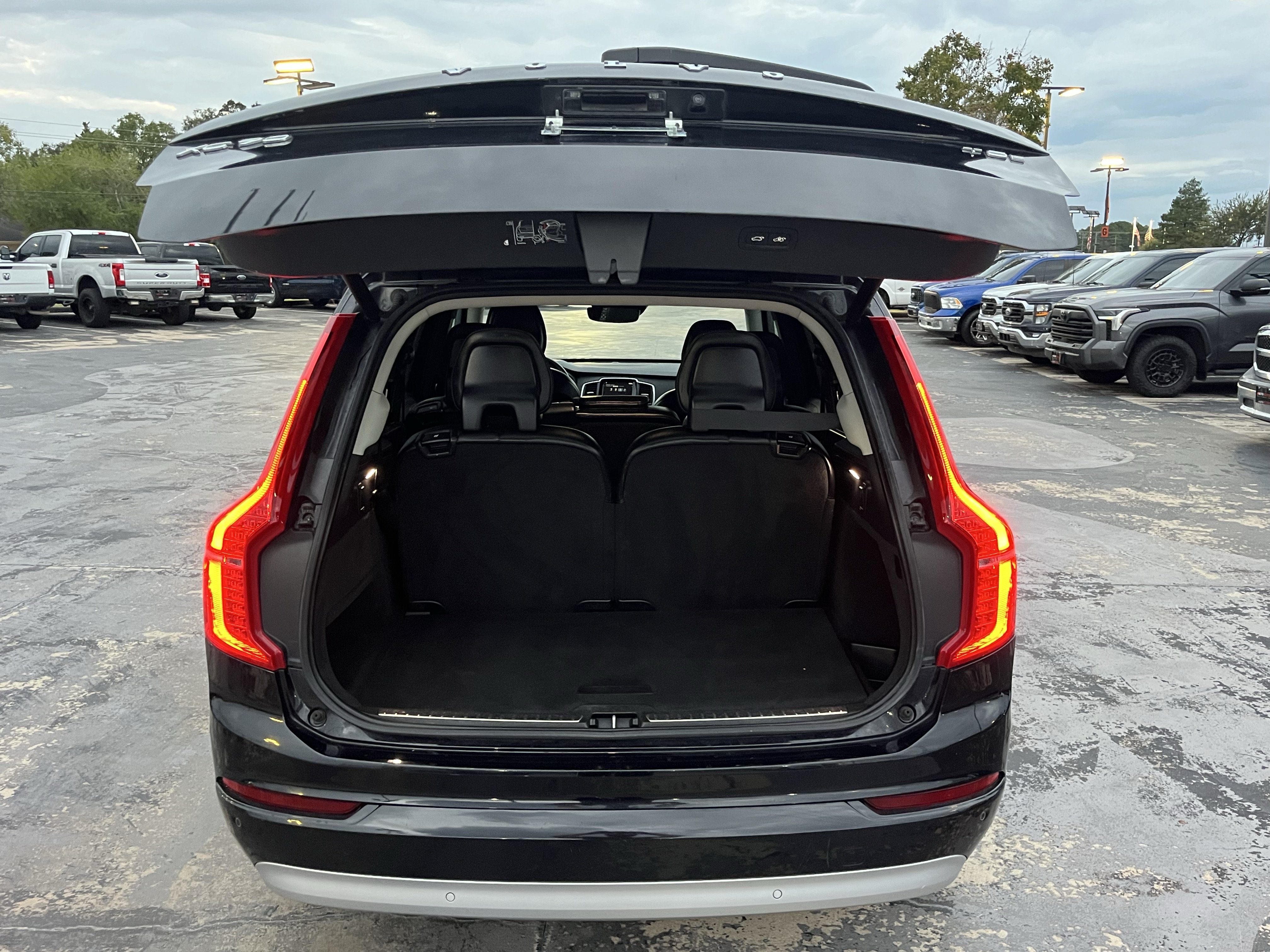 Used 2022 Volvo XC90 T5 Momentum AWD/4WD image 14