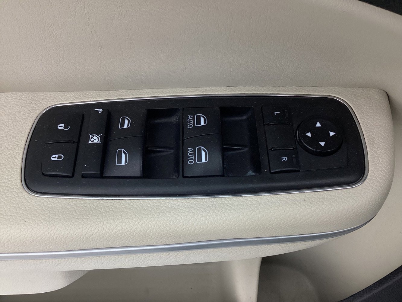 Used 2021 Chrysler 300 Touring image 37