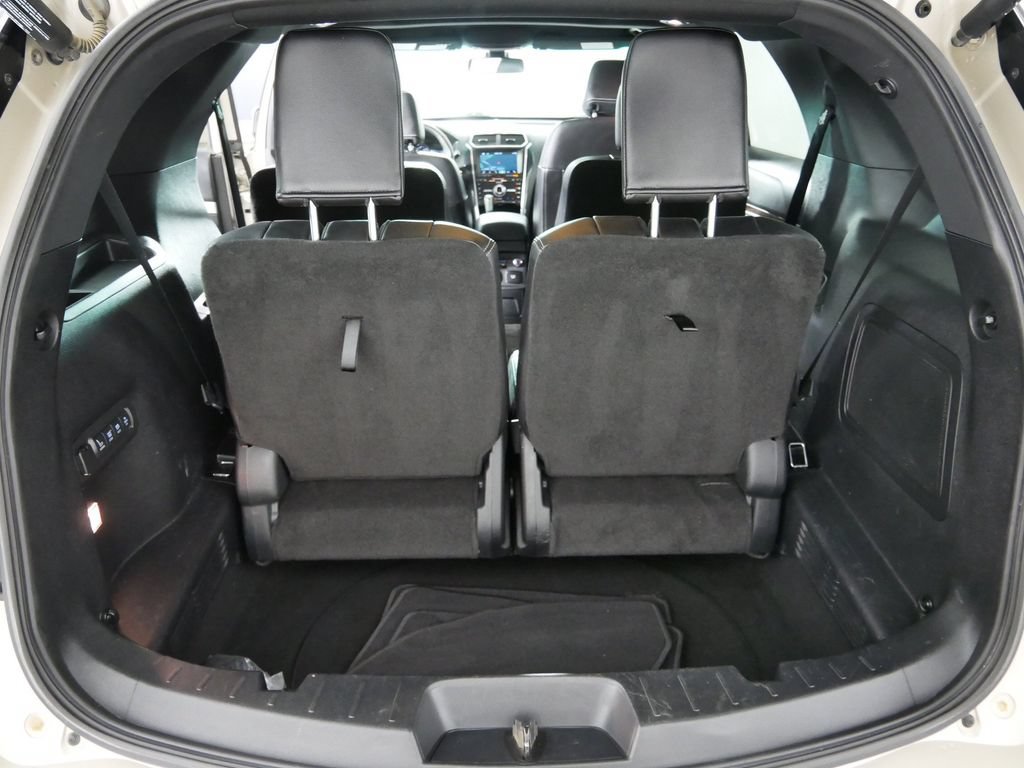 Used 2017 Ford Explorer Limited w/ Equipment Group 301A AWD/4WD image 17