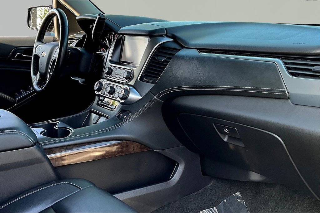 Used 2018 Chevrolet Tahoe LT w/ Luxury Package RWD image 28