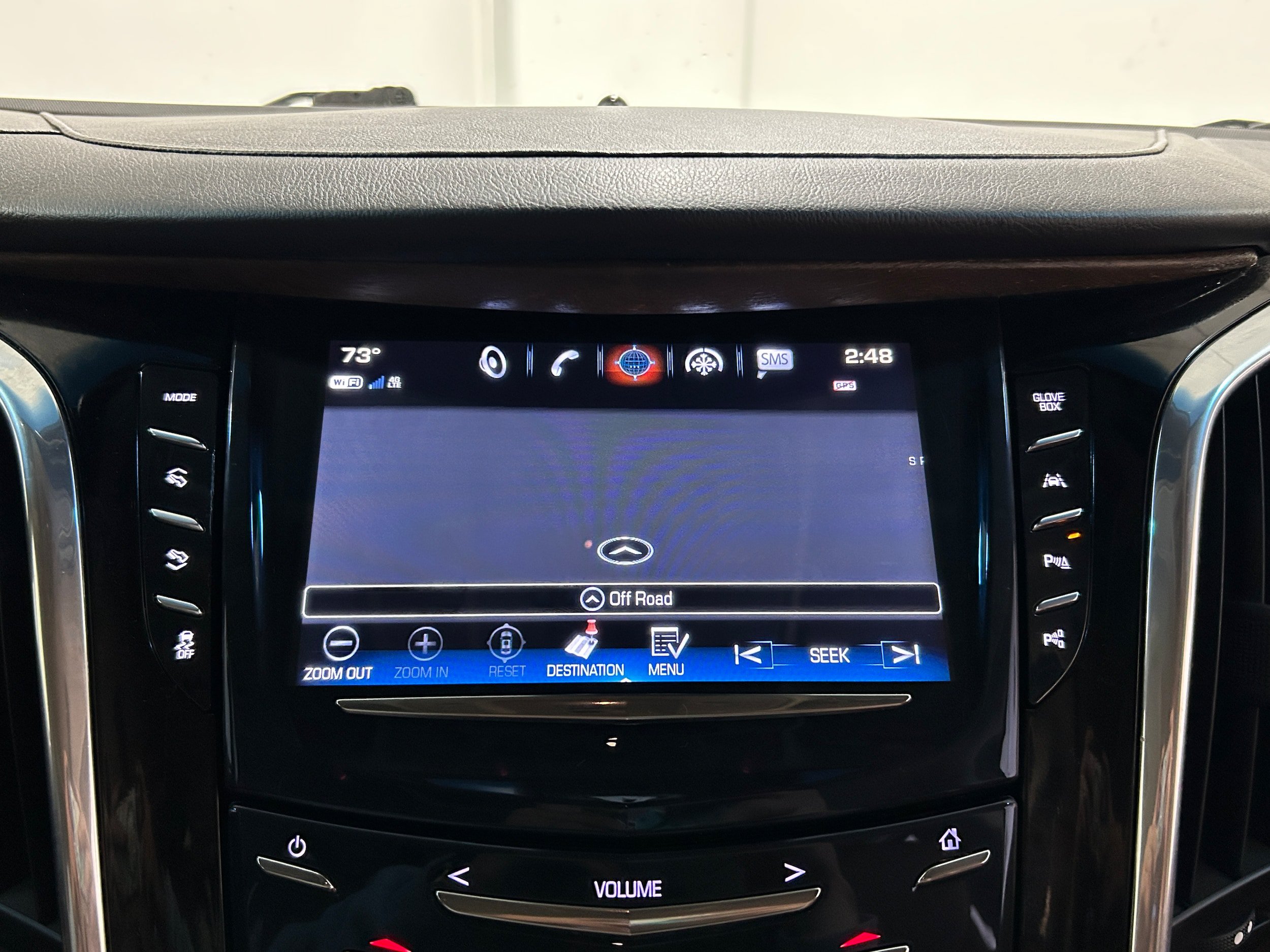 Used 2017 Cadillac Escalade Luxury AWD/4WD image 7