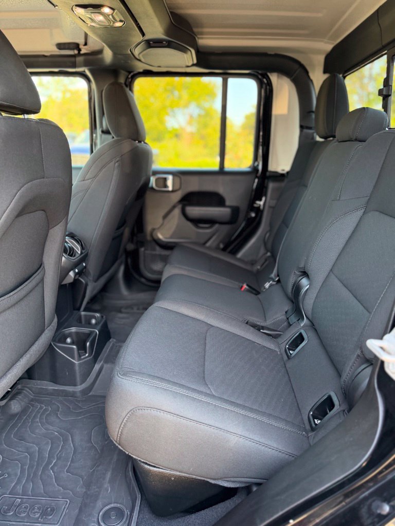 Used 2023 Jeep Gladiator Sport AWD/4WD image 20