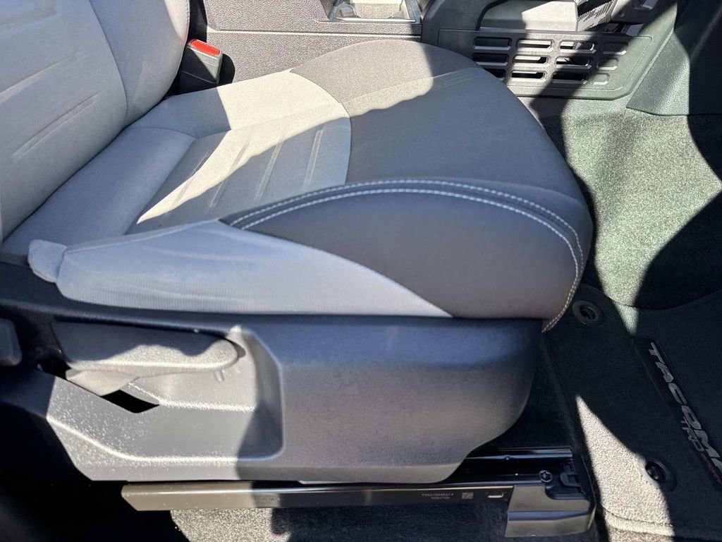 Used 2025 Toyota Tacoma TRD Sport image 12