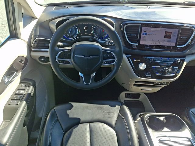 Used 2023 Chrysler Pacifica Touring-L FWD image 12