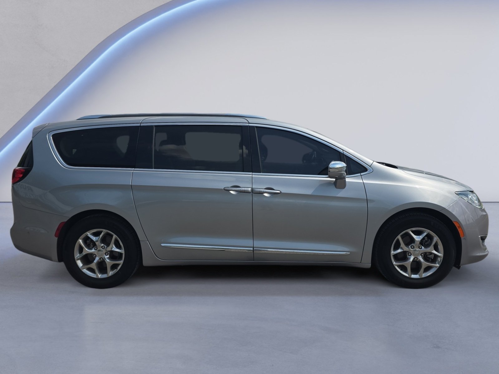 Used 2020 Chrysler Pacifica Limited w/ Advanced Safetytec Group FWD image 7