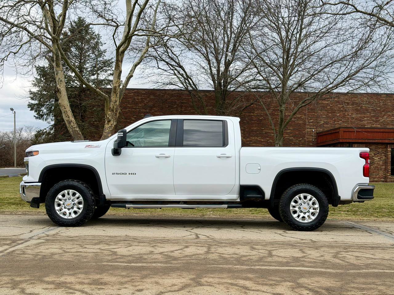 Used 2024 Chevrolet Silverado 2500 LT image 3