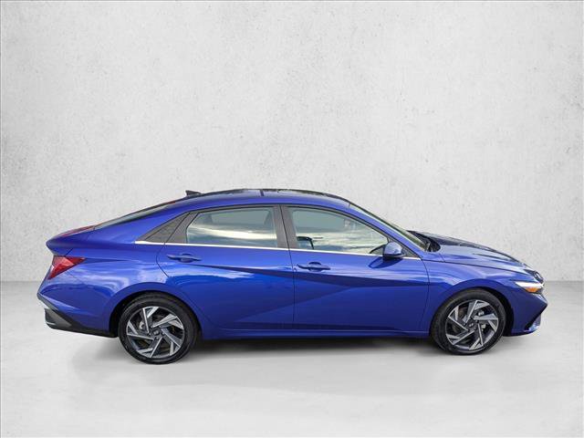 Used 2025 Hyundai Elantra SEL FWD video 4