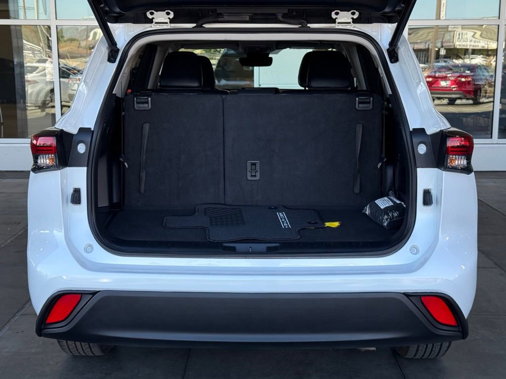 Certified 2023 Toyota Highlander XLE image 15