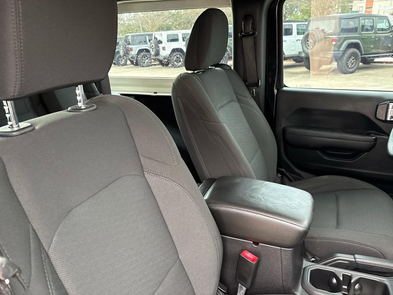 Used 2018 Jeep Wrangler Sport image 10