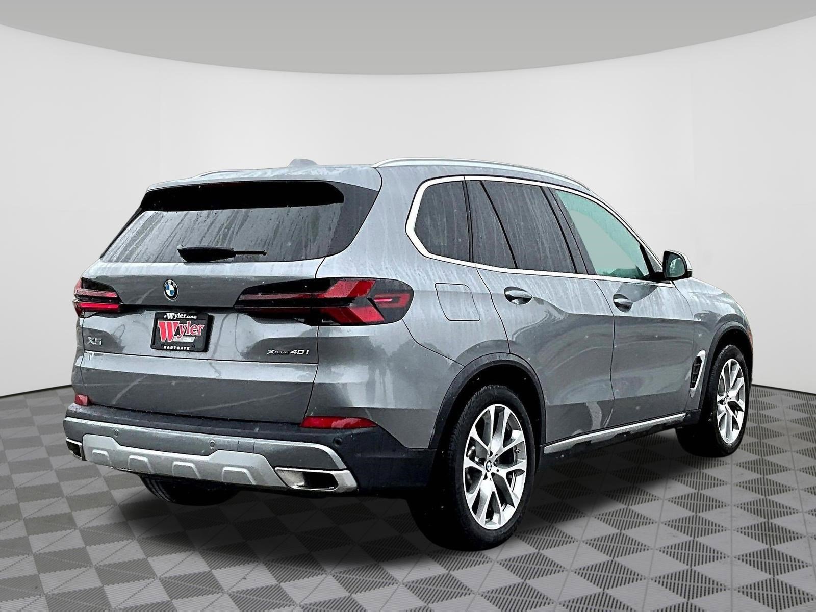 Used 2025 BMW X5 xDrive40i w/ Parking Assistance Package AWD/4WD image 6