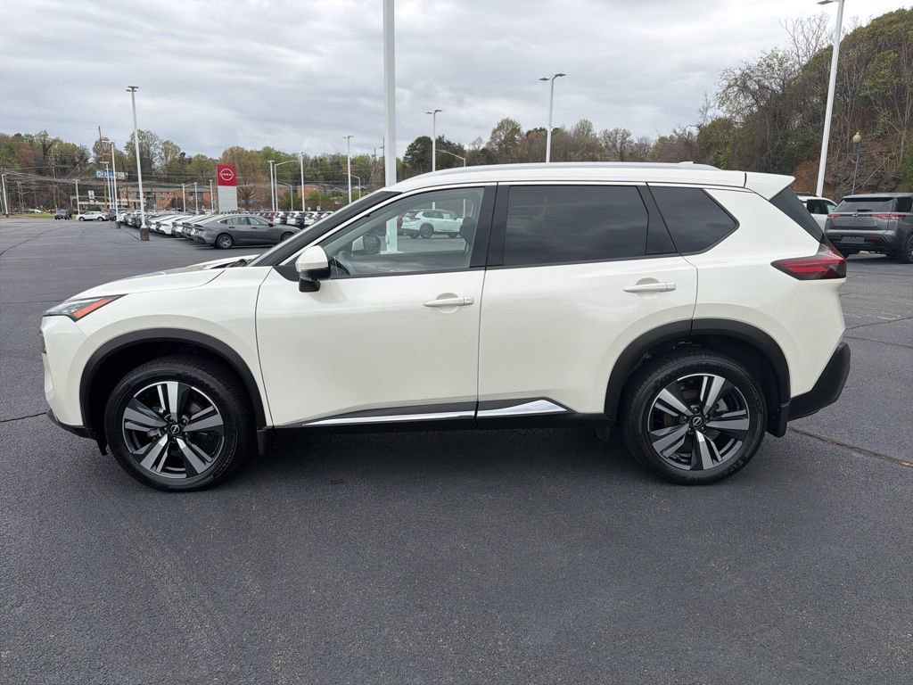 Used 2023 Nissan Rogue SL image 2