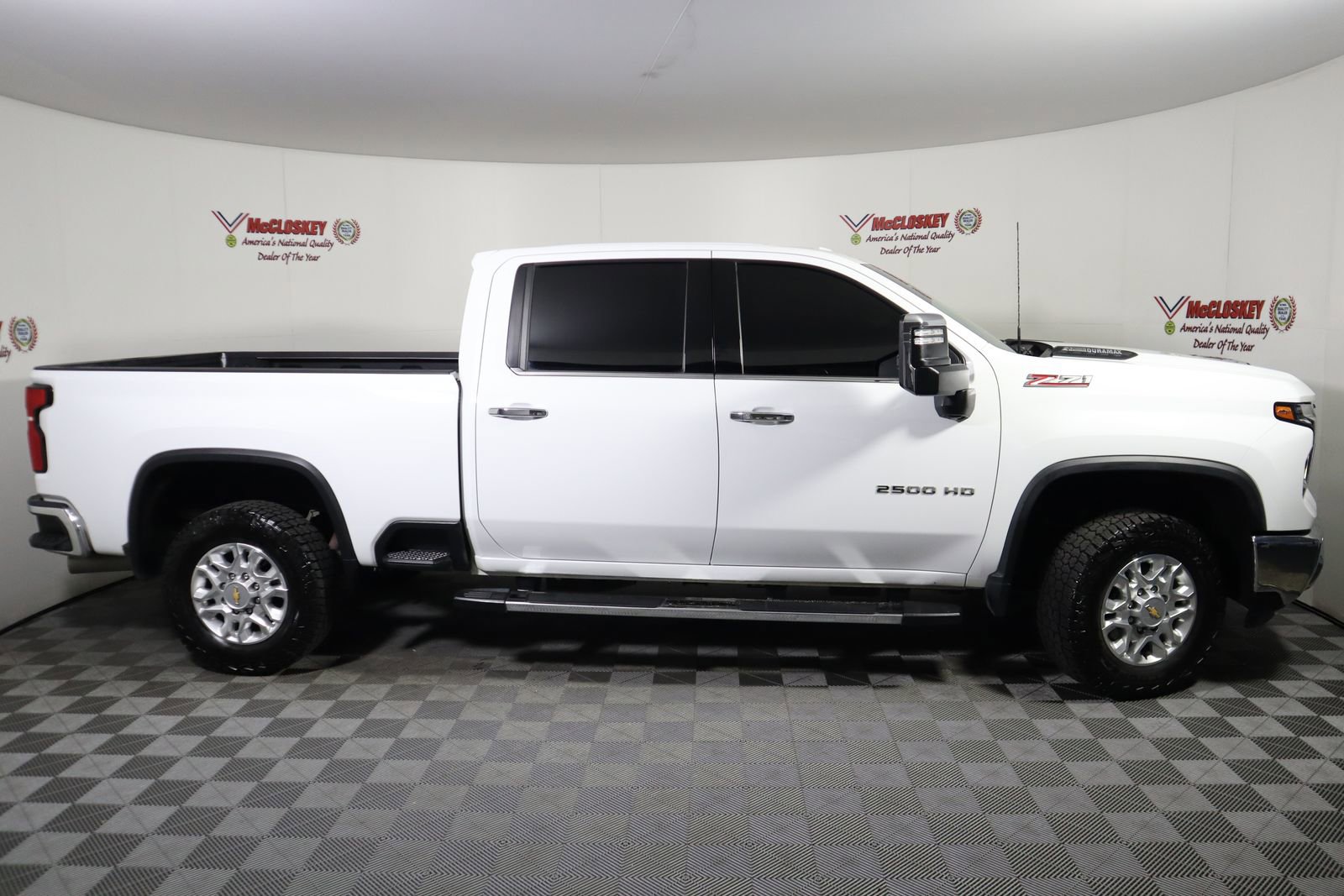 Used 2024 Chevrolet Silverado 2500 LTZ w/ LTZ Convenience Package image 4