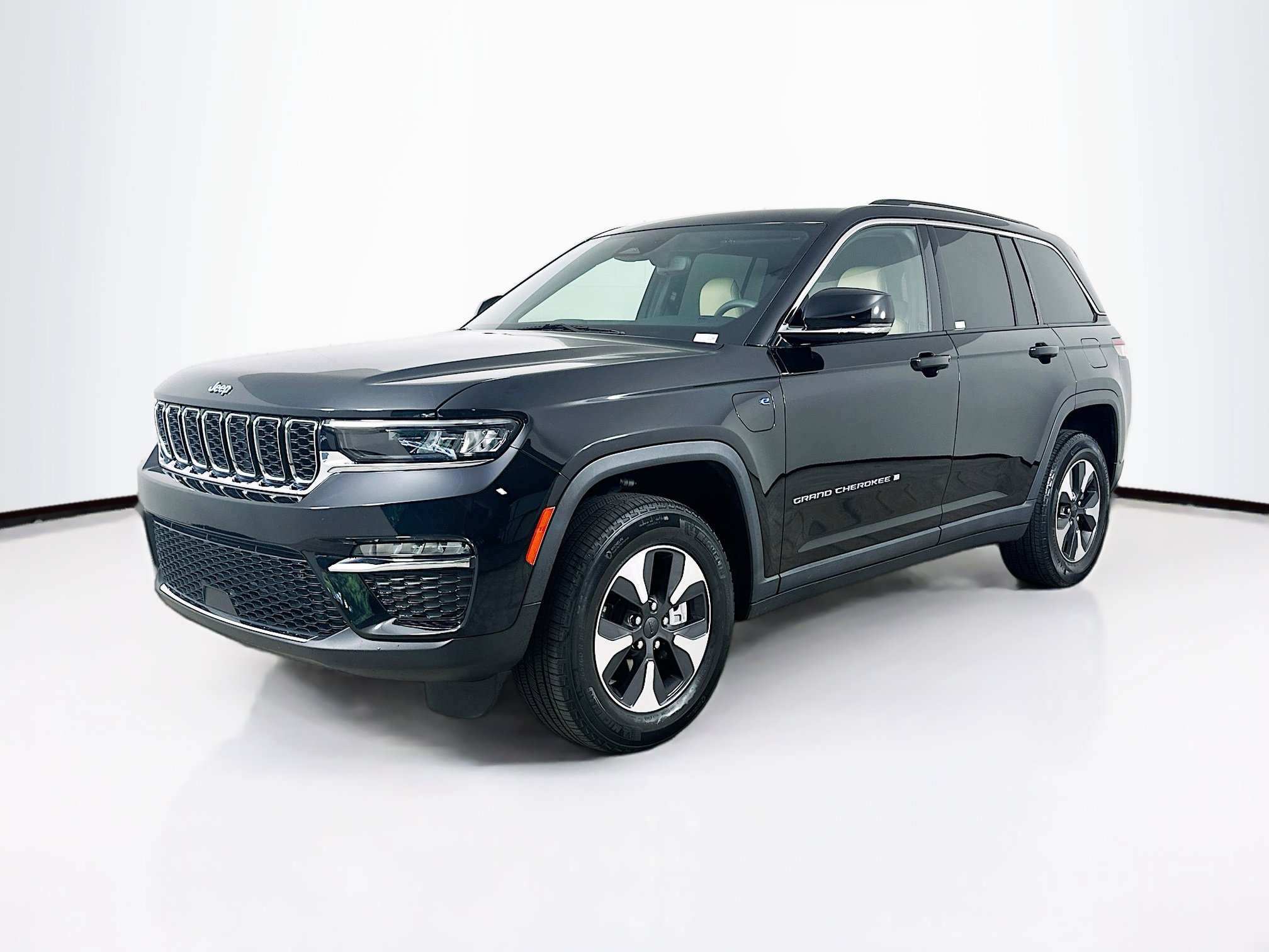 Used 2022 Jeep Grand Cherokee Limited 4xe AWD/4WD image 3