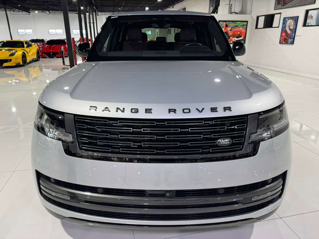Used 2024 Land Rover Range Rover SE image 2