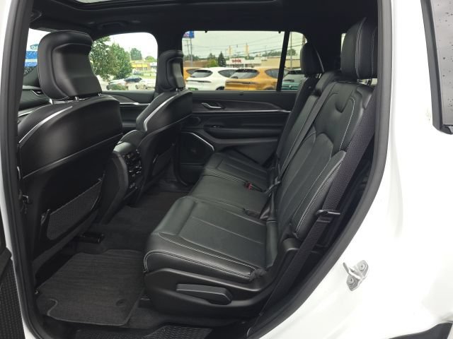 Used 2025 Jeep Grand Cherokee L Overland w/ Advanced Protech Group III AWD/4WD image 37