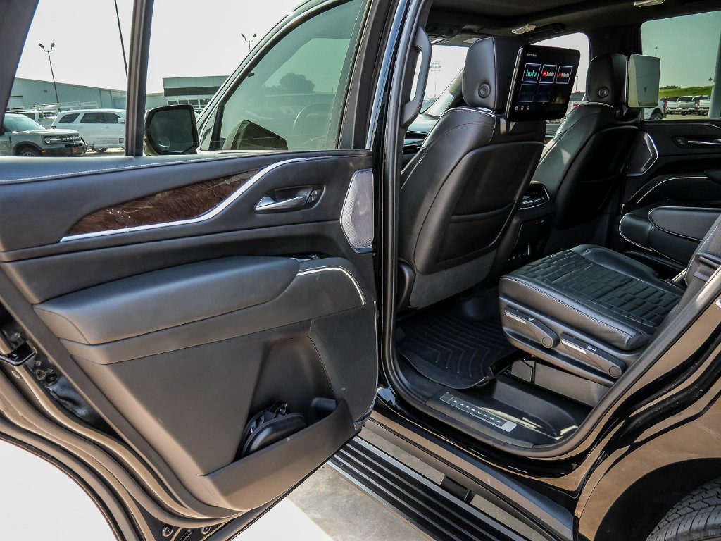 Used 2023 Cadillac Escalade Premium Luxury Platinum w/ LPO, Radiant Package AWD/4WD image 29