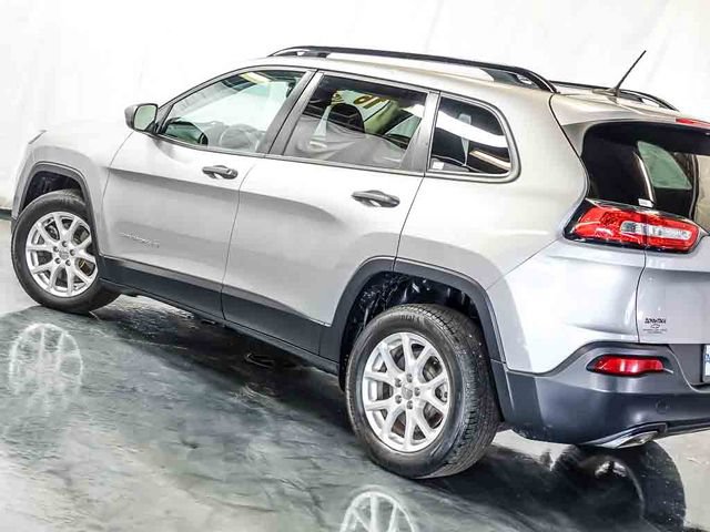 Used 2016 Jeep Cherokee Sport w/ Cold Weather Group FWD image 11