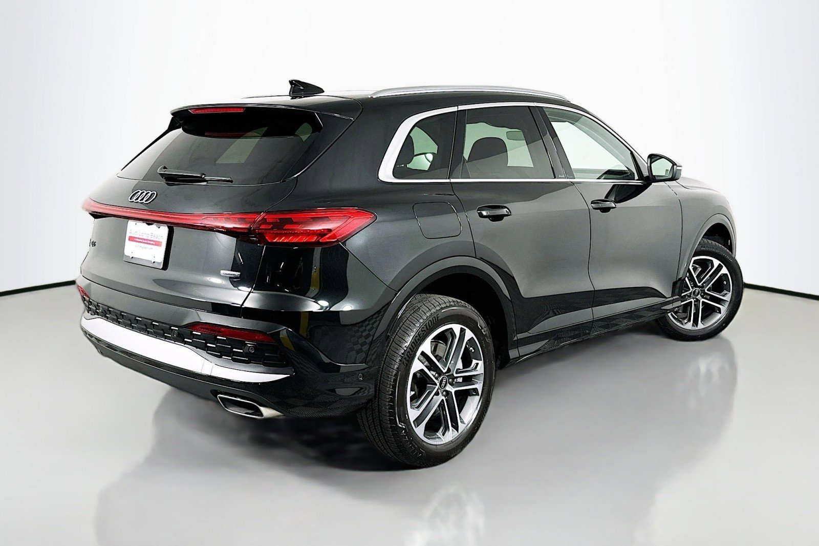 Used 2025 Audi Q5 Premium w/ Convenience Package image 14