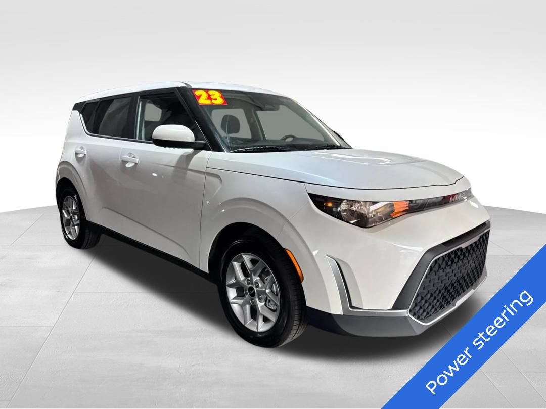 Used 2023 Kia Soul LX w/ LX Technology Package FWD image 3