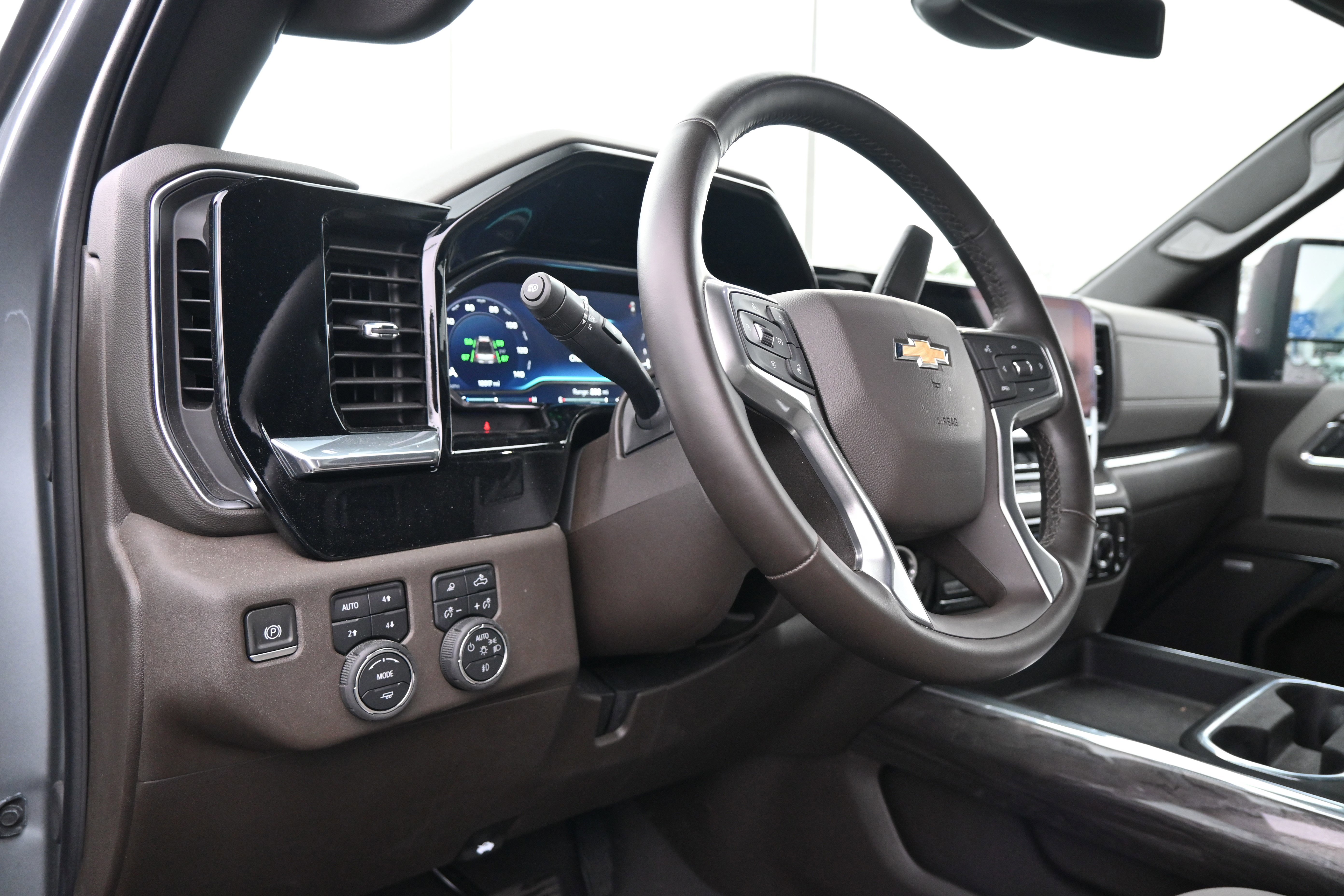 Used 2024 Chevrolet Silverado 2500 LTZ w/ LTZ Convenience Package image 3