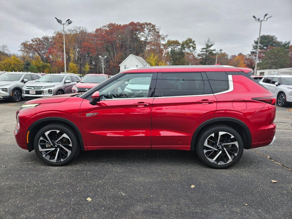 Used 2023 Mitsubishi Outlander SEL image 2