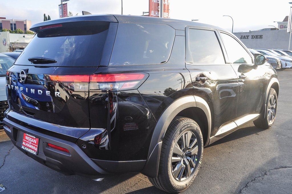 New 2024 Nissan Pathfinder S image 7