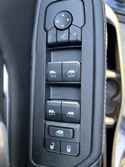 Used 2025 RAM 1500 Laramie AWD/4WD image 16