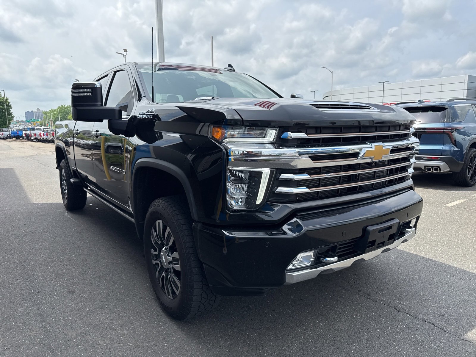 Used 2022 Chevrolet Silverado 3500 High Country image 3