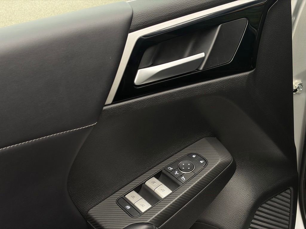 Used 2024 Mitsubishi Outlander SE image 12