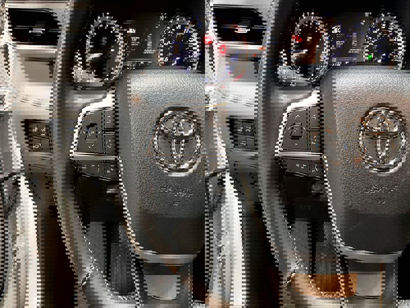 Used 2023 Toyota Highlander XLE image 37