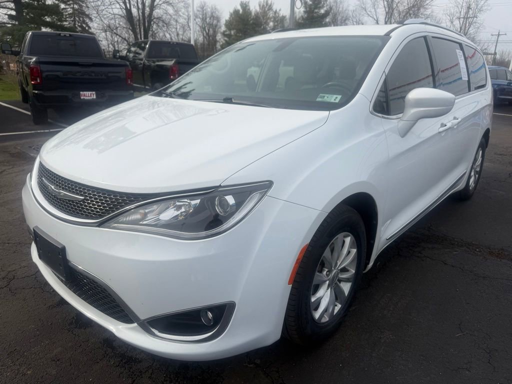 Used 2018 Chrysler Pacifica Touring-L image 7
