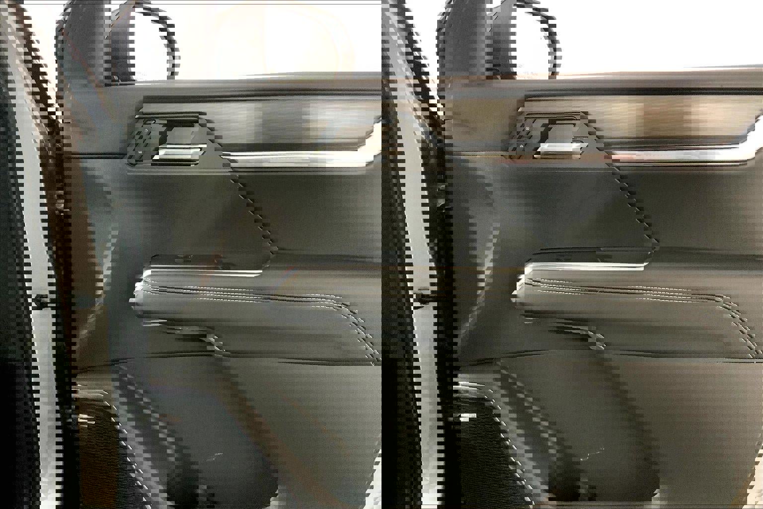 Used 2025 GMC Acadia Elevation FWD image 26