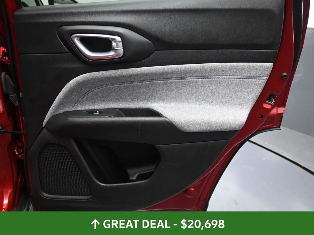 Used 2025 Jeep Compass Latitude image 42