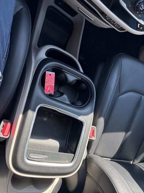 Used 2024 Chrysler Pacifica Touring-L image 18