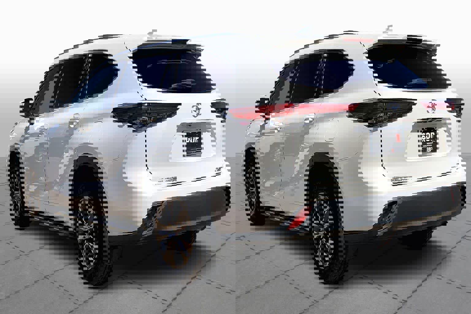 Used 2021 Toyota Highlander XLE AWD/4WD image 11