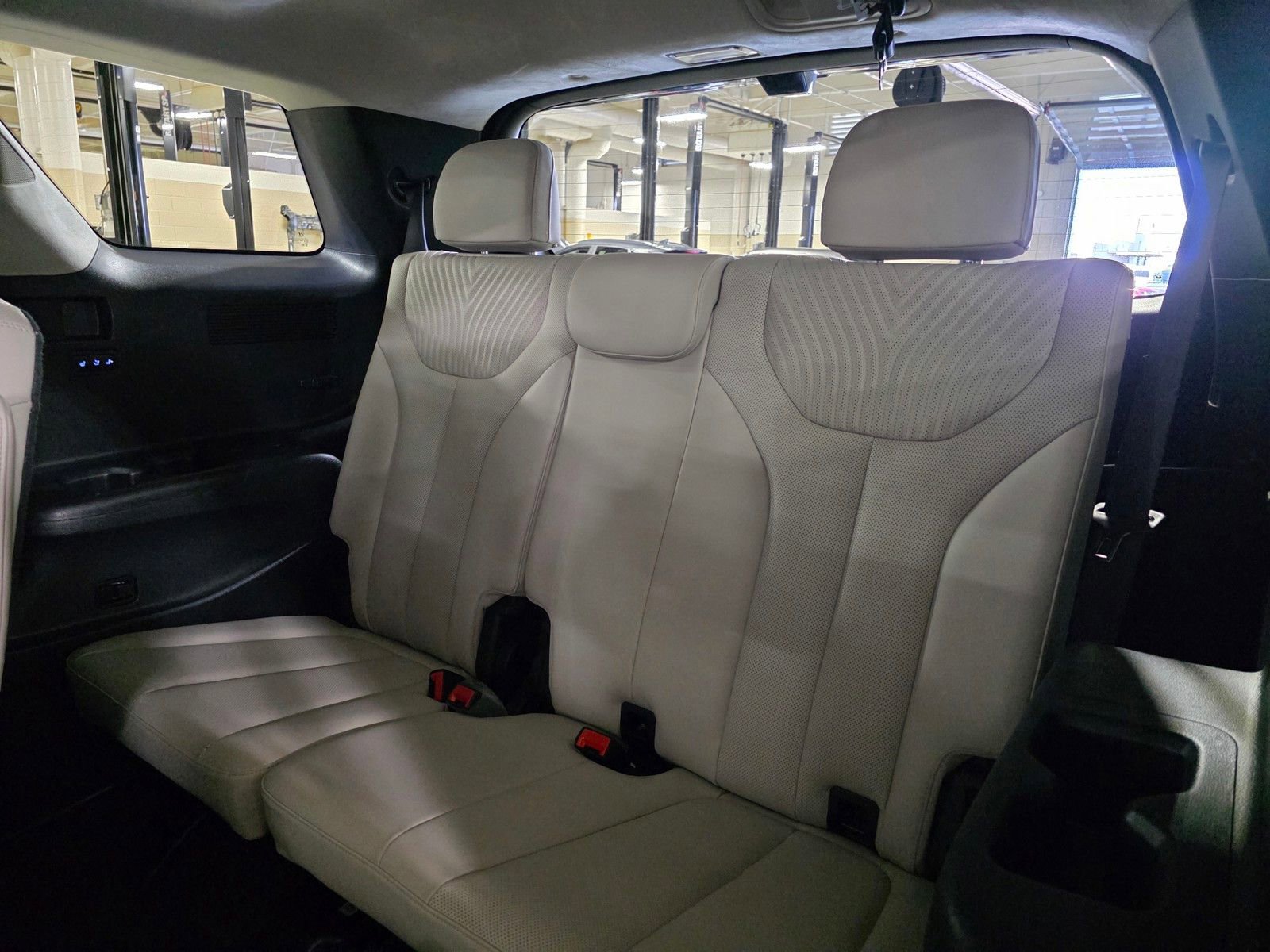 Used 2024 Hyundai Palisade Calligraphy image 14