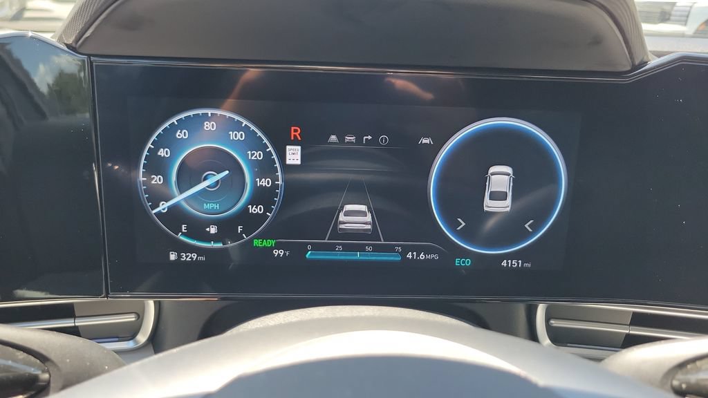Certified 2025 Hyundai Elantra Limited FWD image 23
